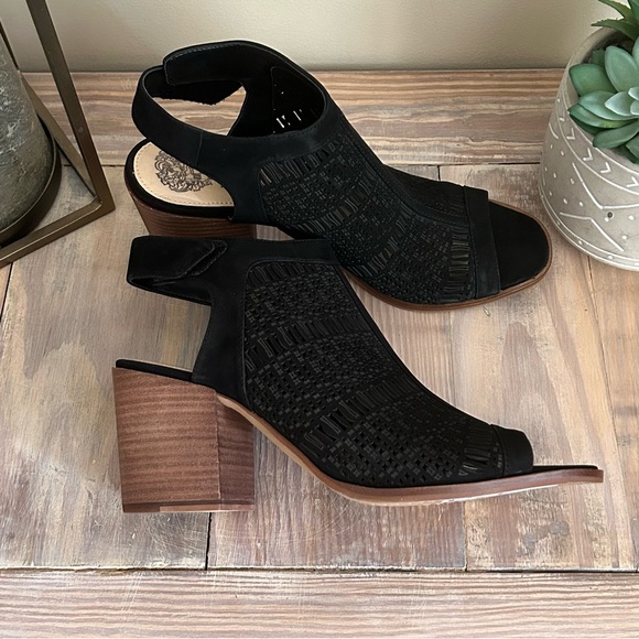 Vince Camuto Black Block Heel Laser Cut Sandal - NEW✨ - Picture 3 of 16